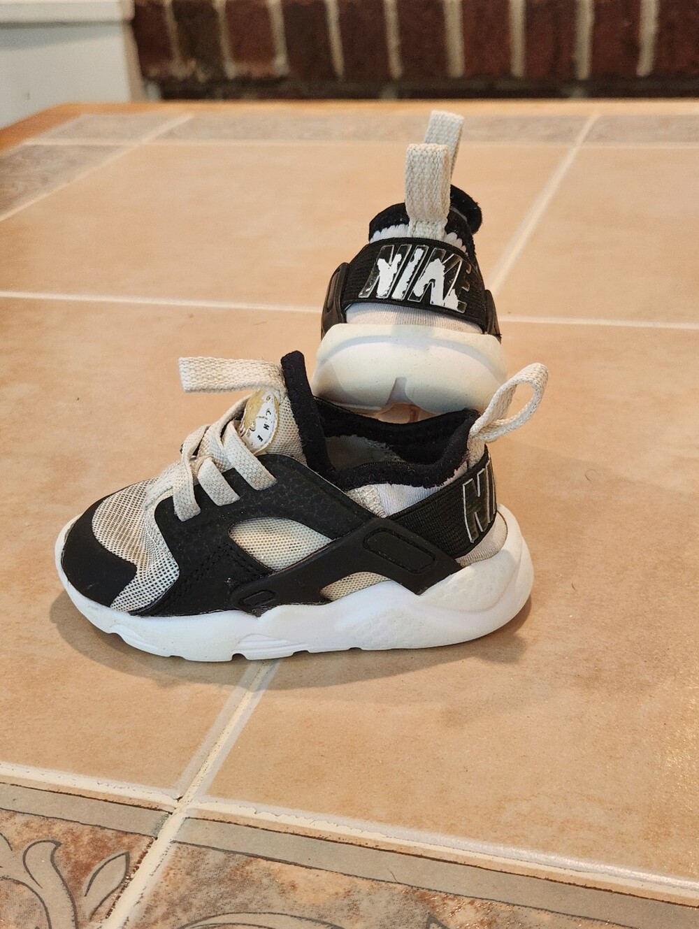 5c Baby Nike haurachi sneakers